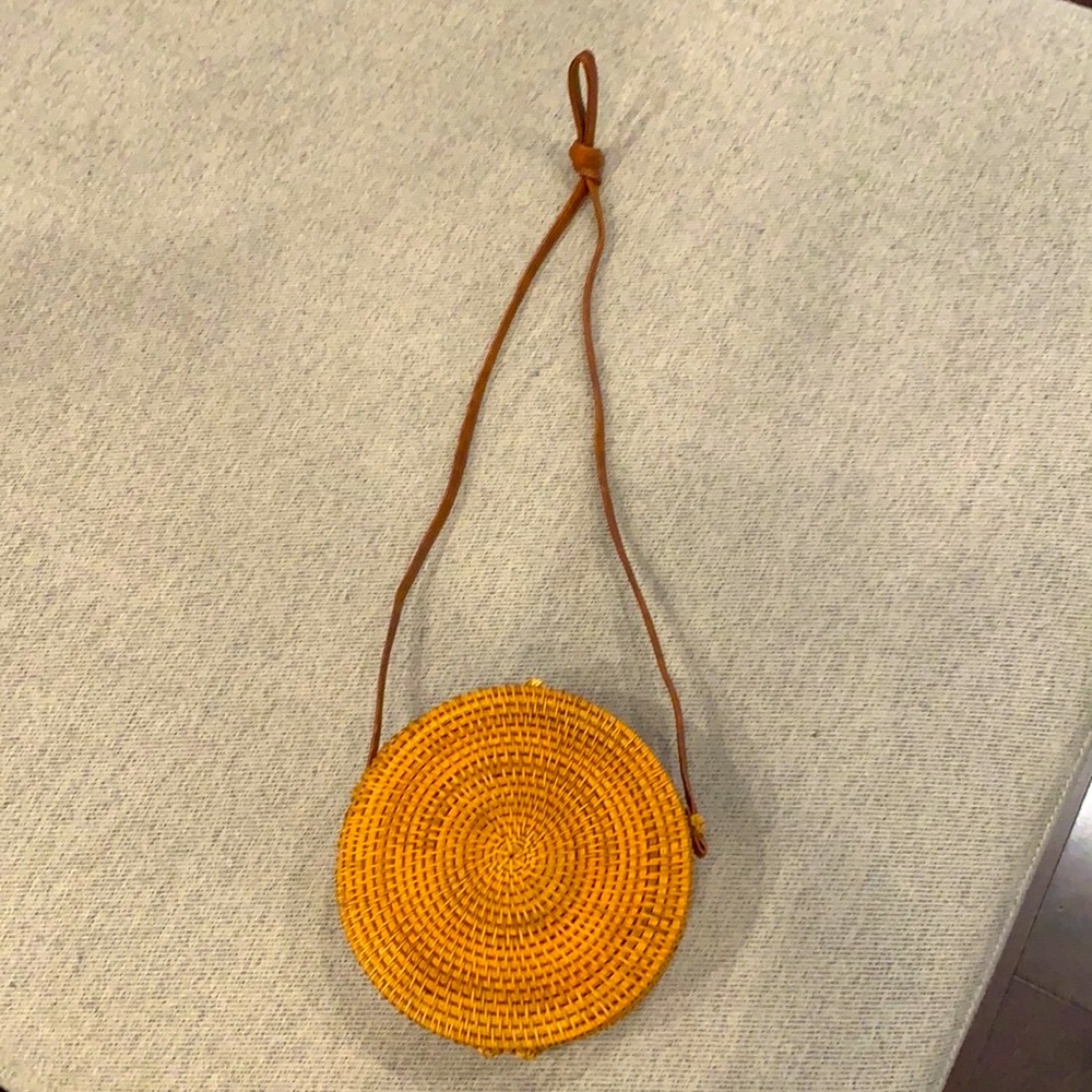 Woven round purse